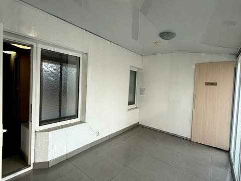 комерційна за адресою Молодіжна вул., 2/3а