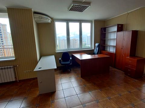 комерційна за адресою Василя Касіяна вул., 2/1