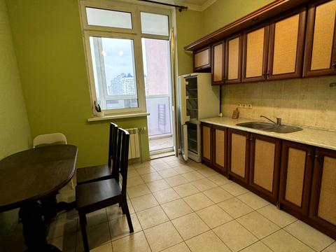 квартира за адресою Гната Хоткевича вул. (Червоногвардійська), 8