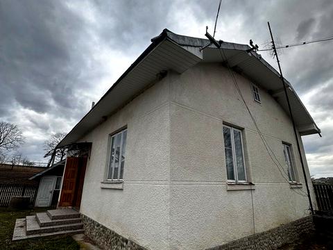дом по адресу Центральна