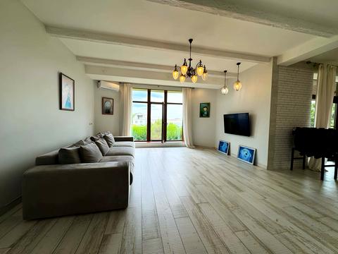 будинок за адресою Дніпрова, 31Б