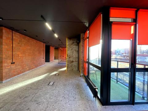 комерційна за адресою Джона Маккейна вул. (Івана Кудрі), 1