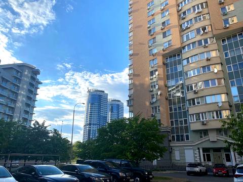 квартира за адресою Раїси Окіпної вул., 10-Б