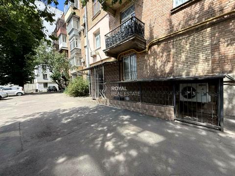 комерційна за адресою Панаса Мирного вул., 3