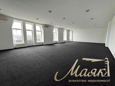 комерційна за адресою Музейний пров., 4