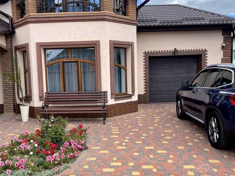 будинок за адресою Космічна вул., 1