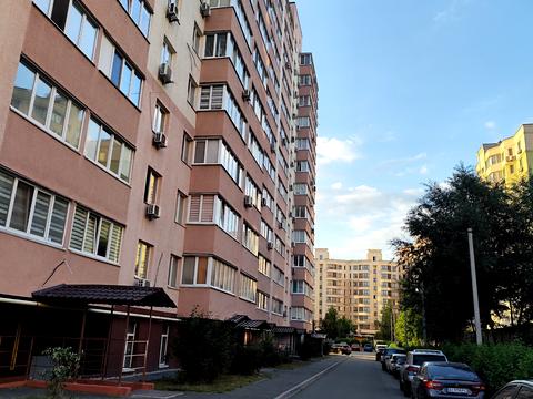 комерційна за адресою Боголюбова вул., 10