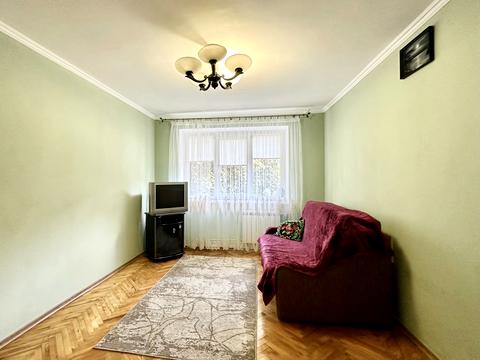 квартира за адресою Братів Дужих вул. (Володимира Комарова), 1