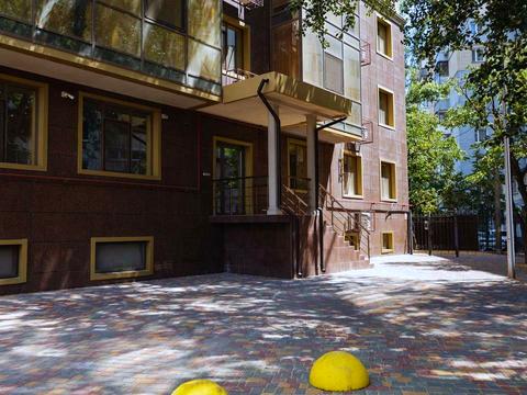 комерційна за адресою Олексія Вадатурського вул. (Маршала Малиновського), 18а