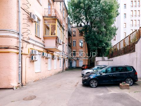 комерційна за адресою Левандовська вул. (Аніщенка), 8