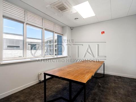 комерційна за адресою Михайла Максимовича вул. (Онуфрія Трутенка), 8