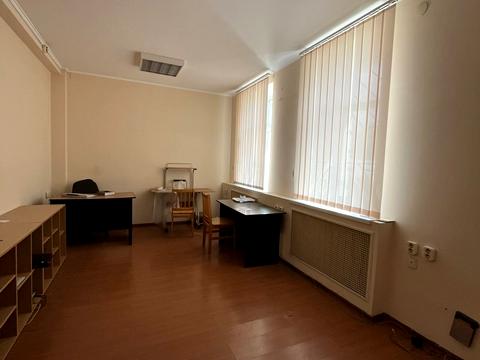 комерційна за адресою Степана Чобану вул. (Добровольського), 1