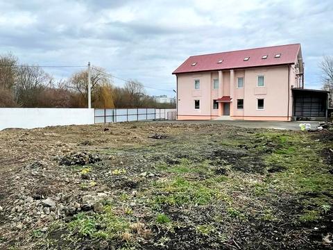 комерційна за адресою Геологів вул., 1/1