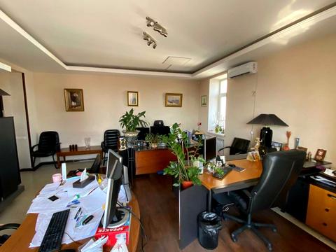 комерційна за адресою Дмитрівська вул., 52-Б