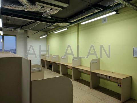 комерційна за адресою Вацлава Гавела бульв. (Івана Лепсе), 63