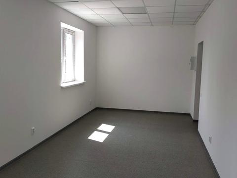 комерційна за адресою Левка Лук'яненка вул. (Маршала Тимошенка), 9