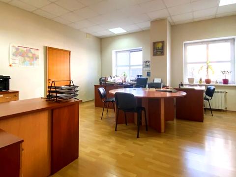 комерційна за адресою Королеви Єлизавети ІІ вул. (Глинки), 1