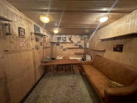 комерційна за адресою Леся Курбаса вул., 7