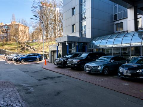 комерційна за адресою Спортивна пл., 3
