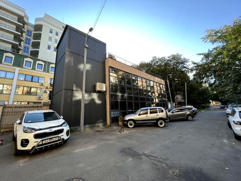 комерційна за адресою Набережно-Хрещатицька вул., 35В