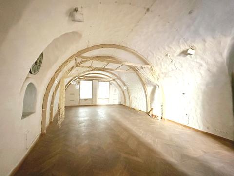 комерційна за адресою Лесі Українки бульв., 28