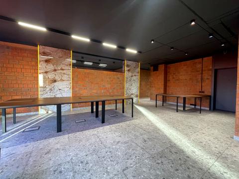 комерційна за адресою Джона Маккейна вул. (Івана Кудрі), 1