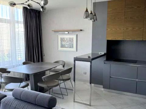 квартира за адресою Літературна вул., 8