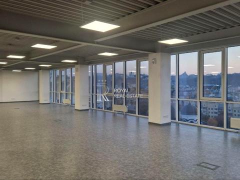 комерційна за адресою Почайнинська вул., 38