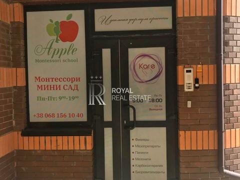 комерційна за адресою Лесі Українки бульв., 7-Б