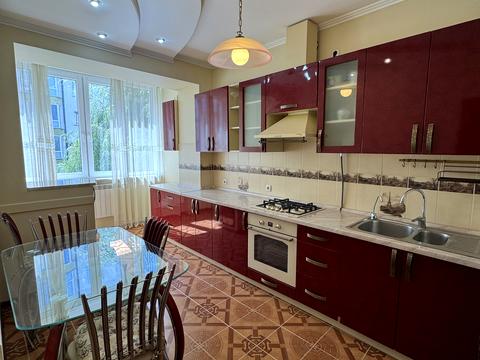 квартира по адресу Строителей ул., 30