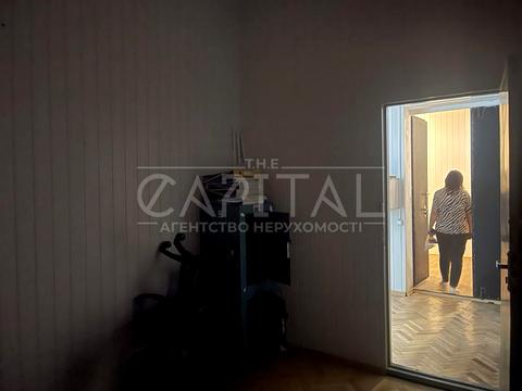 комерційна за адресою Солом'янська пл., 3
