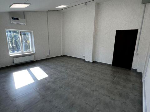 комерційна за адресою Межигірська вул., 86