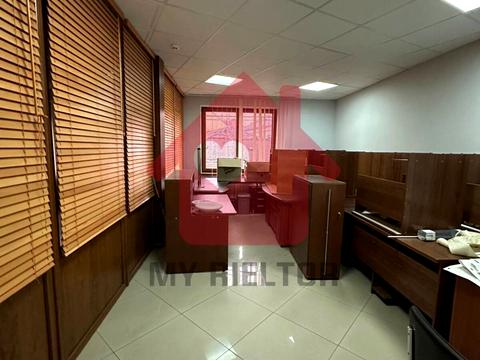 комерційна за адресою Корятовича пл., 40