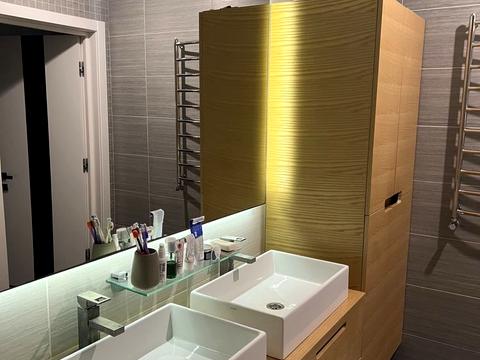 дом по адресу центральна, 1