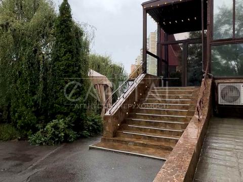 комерційна за адресою Срібнокільська вул., 12