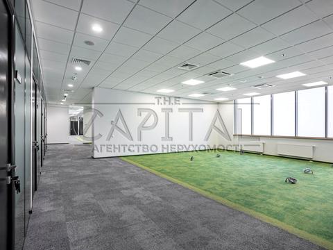 комерційна за адресою Князів Острозьких вул. (Московська), 32