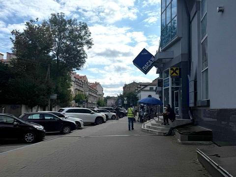 комерційна за адресою Кардинала Любомира Гузара вул., 4
