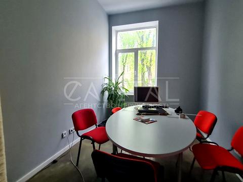 комерційна за адресою Лаврська вул. (Січневого Повстання), 16