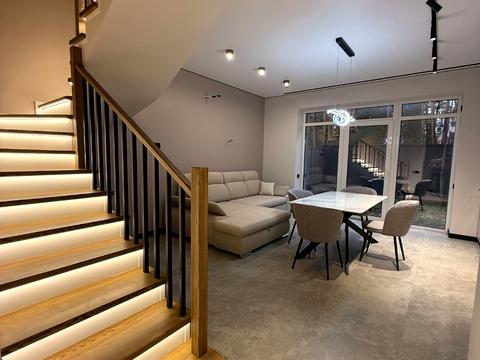 будинок за адресою Сім'ї Шкарівських вул.