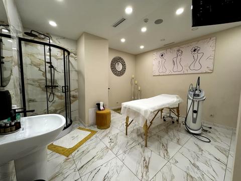 комерційна за адресою Андрія Верхогляда вул. (Михайла Драгомирова), 14-А