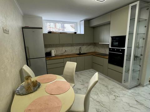 квартира за адресою Кобринської Н., 13