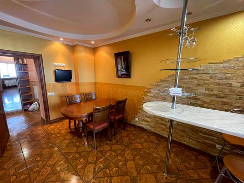 квартира за адресою Анни Ахматової вул., 31