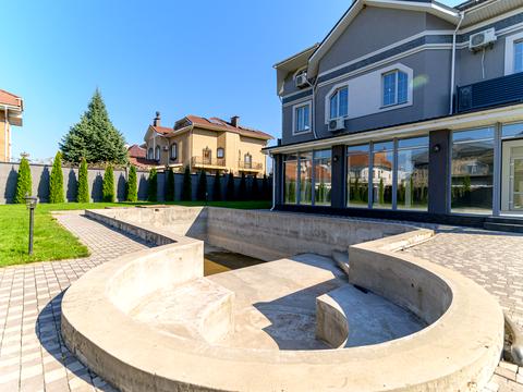 будинок за адресою Вишнева вул., 11