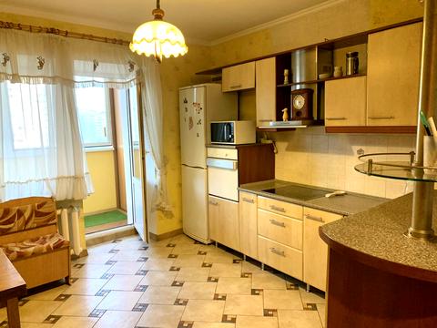 квартира за адресою Анни Ахматової вул., 9/18