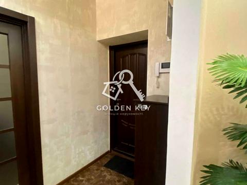 квартира за адресою Революційна, 10