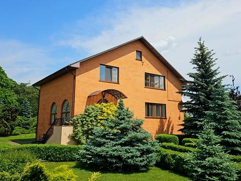 будинок за адресою Квітнева