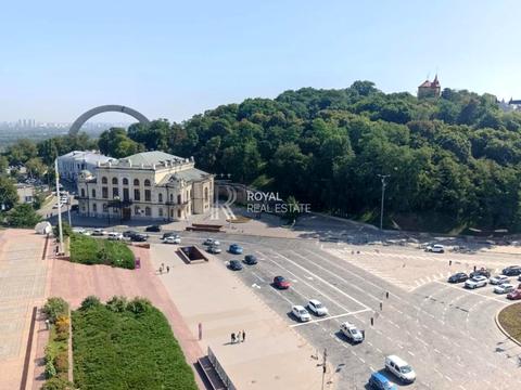 коммерческая по адресу Крещатик ул., 4