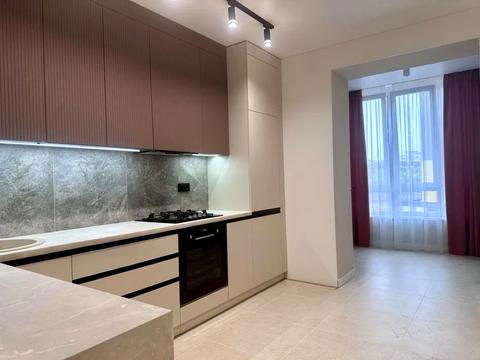 квартира за адресою Домбровського вул., 3