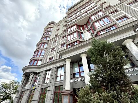 комерційна за адресою Степана Бандери вул., 21