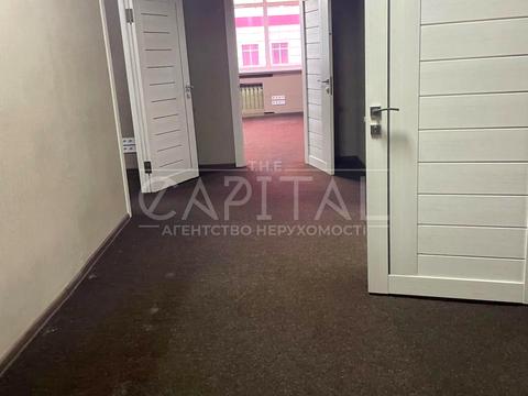 комерційна за адресою Жилянська вул., 128/28